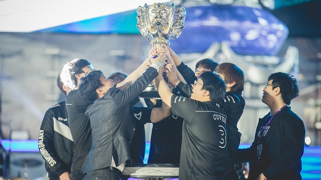 LOL：ELK粉丝群化身受害者，已经忘了亮小丑一事，BLG管理层连夜换教练